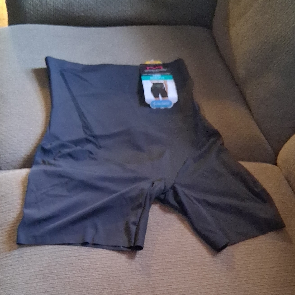 Maidenform Black High Waist Thigh Slimmer